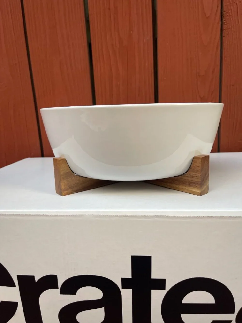 NIB Crate&Barrel Oven-to-Table Serving Bowl with Dark Wood Trivet